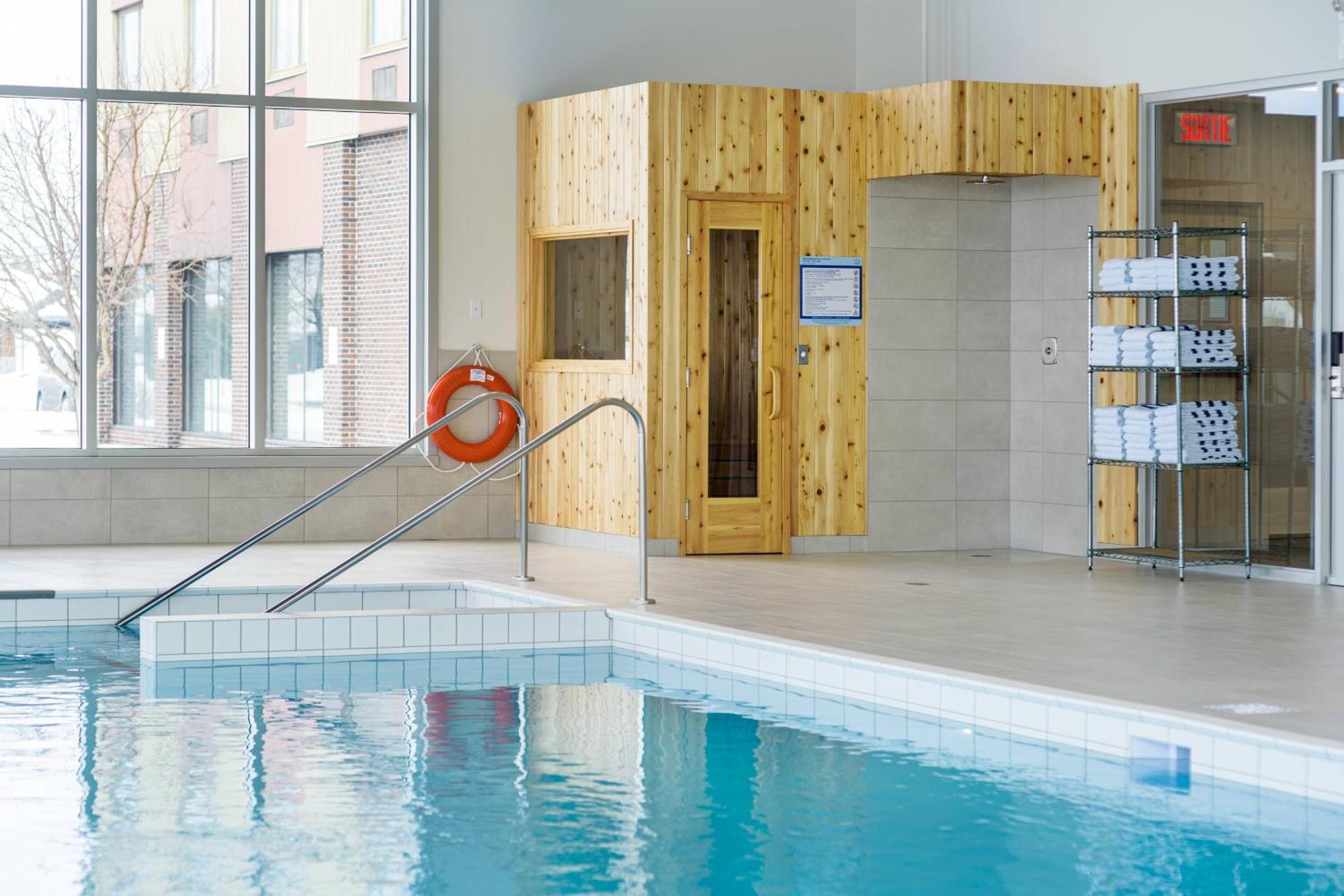 Delta Hotels by Marriott Saguenay Conference Centre Buitenkant foto