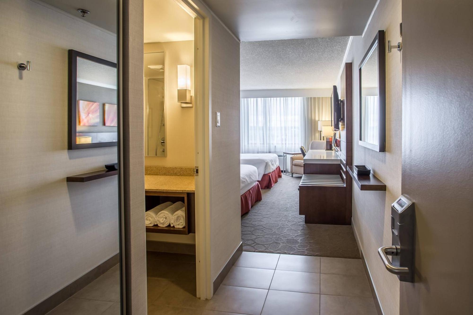 Delta Hotels by Marriott Saguenay Conference Centre Buitenkant foto