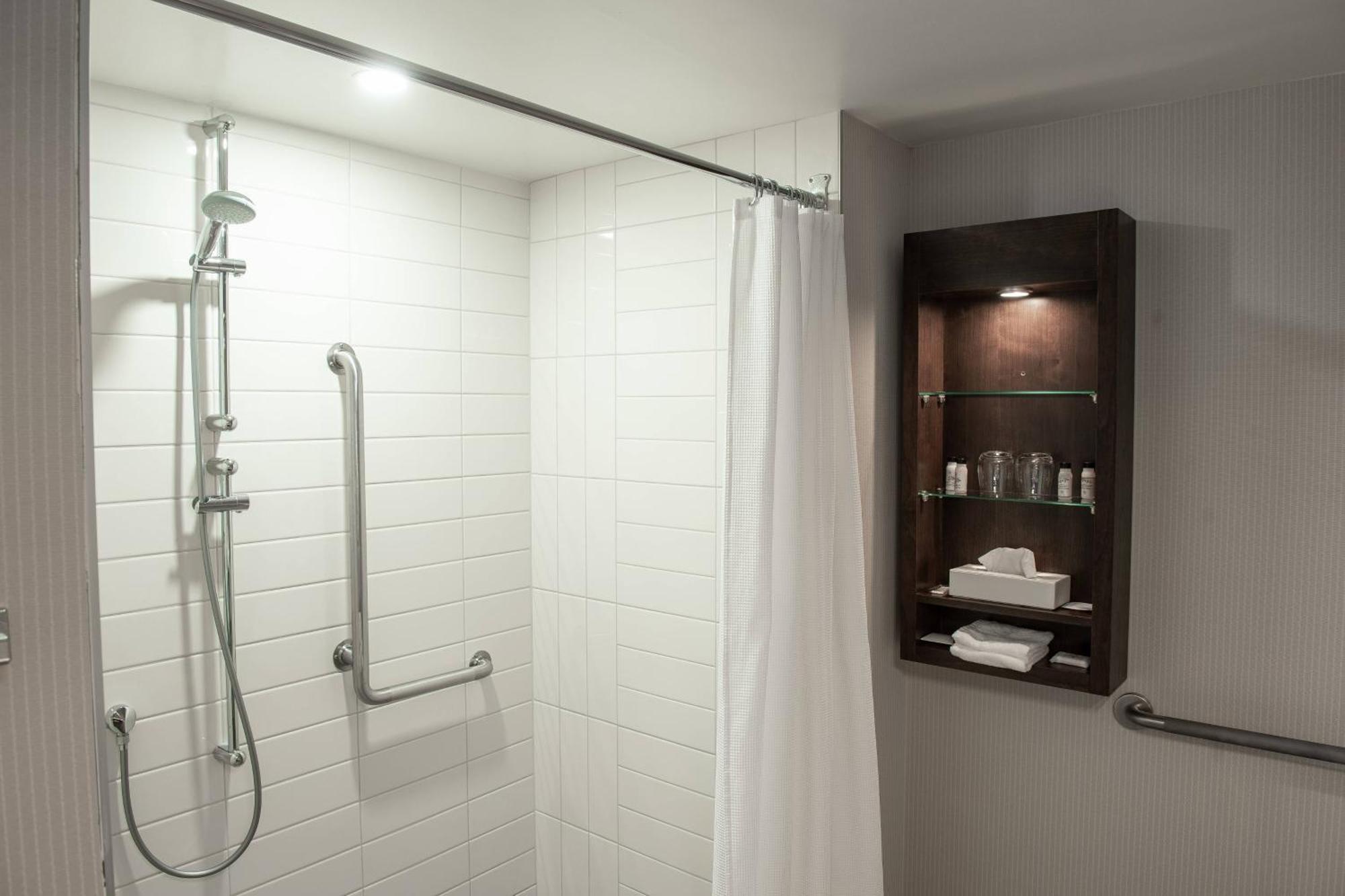 Delta Hotels by Marriott Saguenay Conference Centre Buitenkant foto